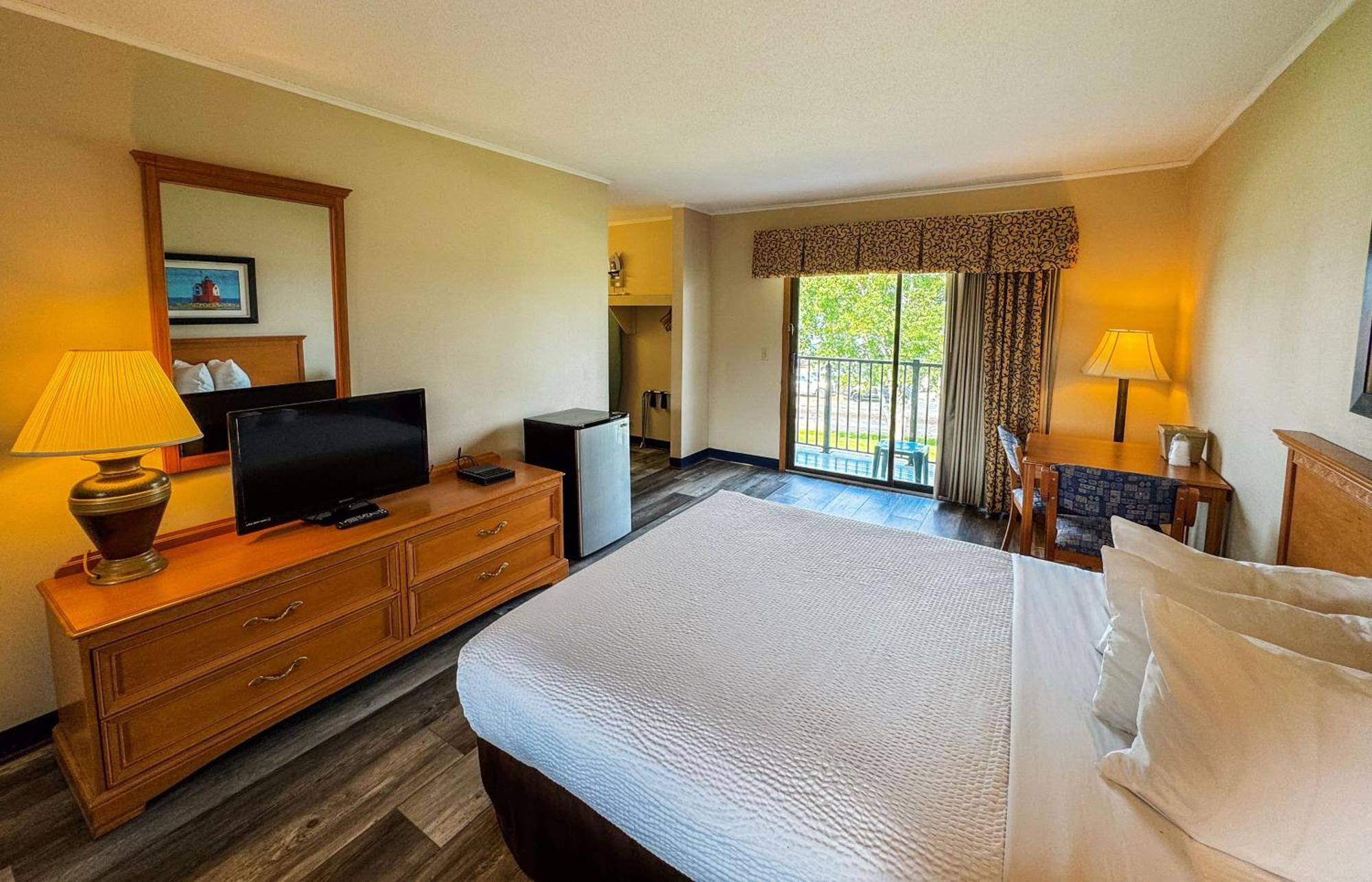 Days Inn By Wyndham Mackinaw City - Lakeview Extérieur photo